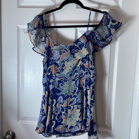 Maeve Mariposa Open Shoulder
Ruffle Blouse Open shoulder floral print Size 4 - Picture 6 of 8